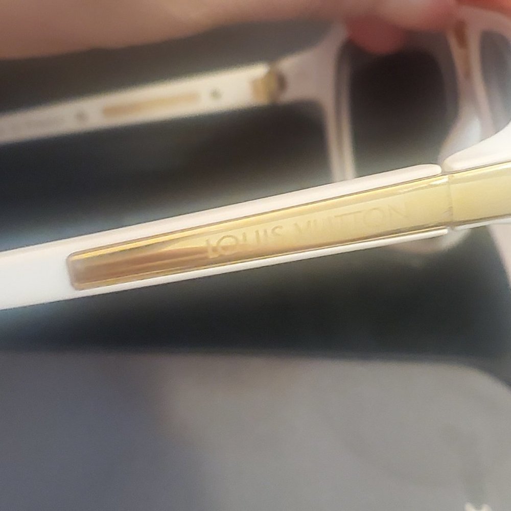 Louis Vuitton AVIATOR SUNGLASSES - Picture 5 of 5